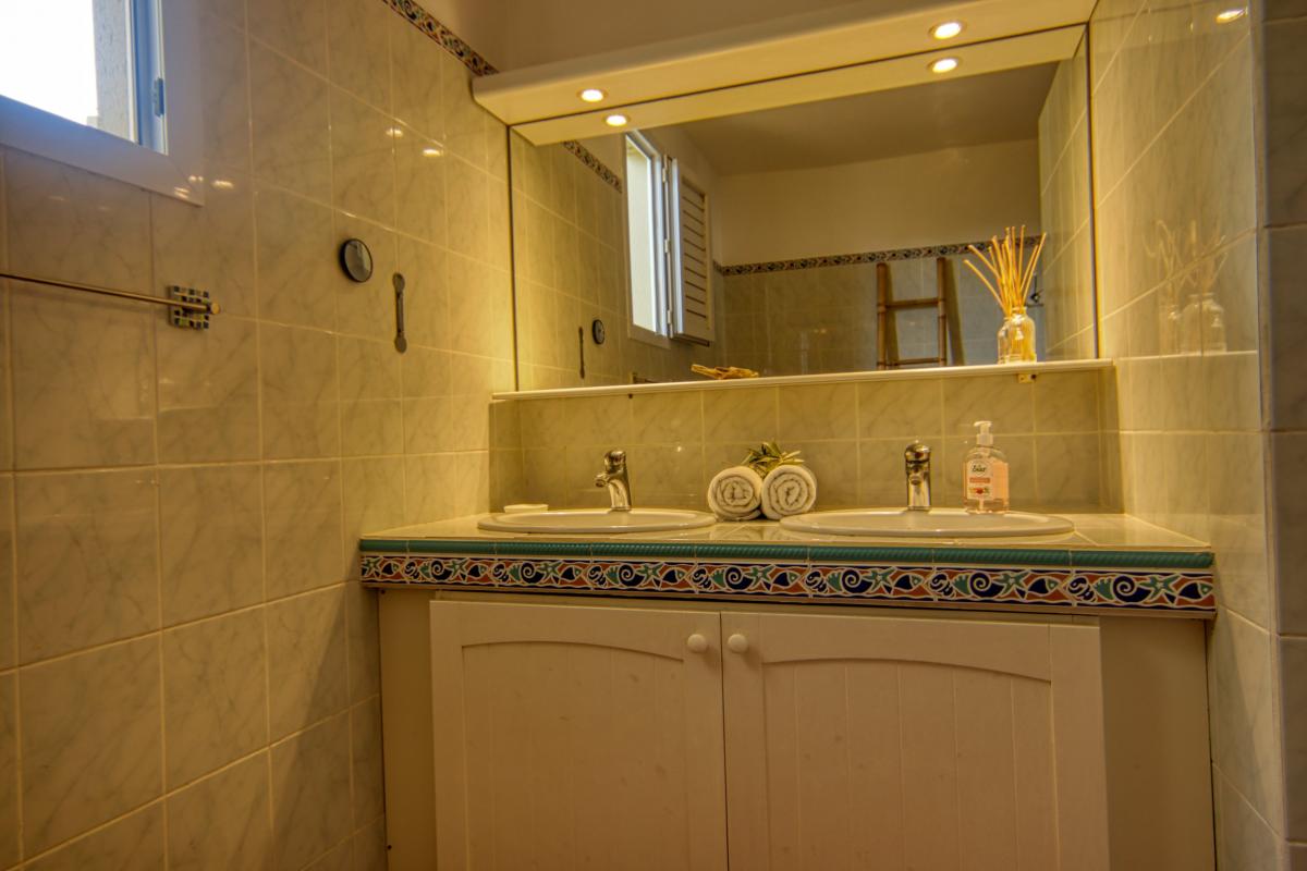 Villa luxe Martinique - Salle douche chambre 1 (niveau intermédiaire)
