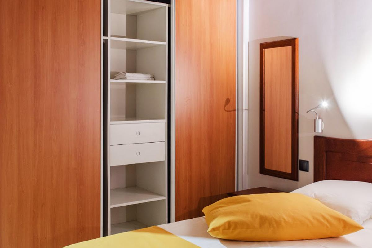Villas Canne et Hibiscus - Villa 1 - Bedroom 1 closet