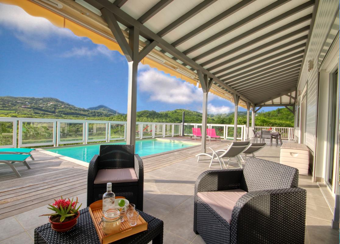MQMA14 villa destanding belle piscine Le Marin Martinique vue piscine terrasse