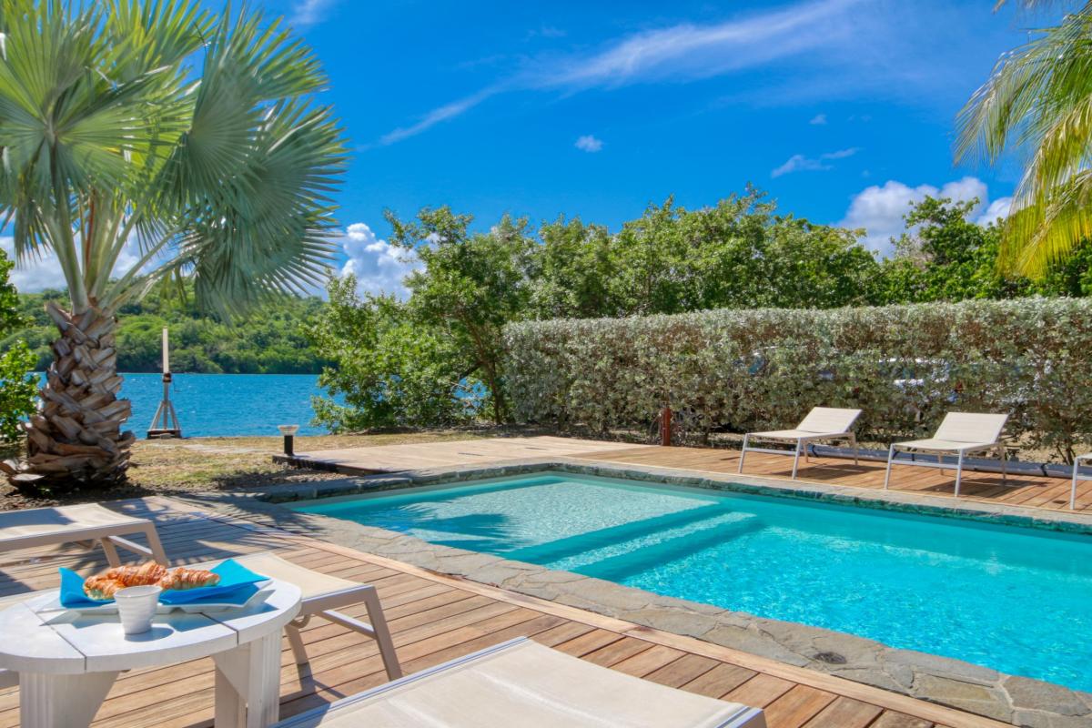 MQRO07 Villa de luxe et d'exception plage privée ponton vue bungalow