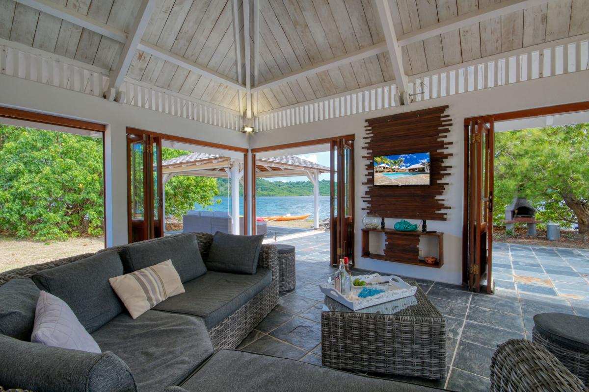  MQRO07 Villa de luxe et d'exception plage privée ponton vue sejour