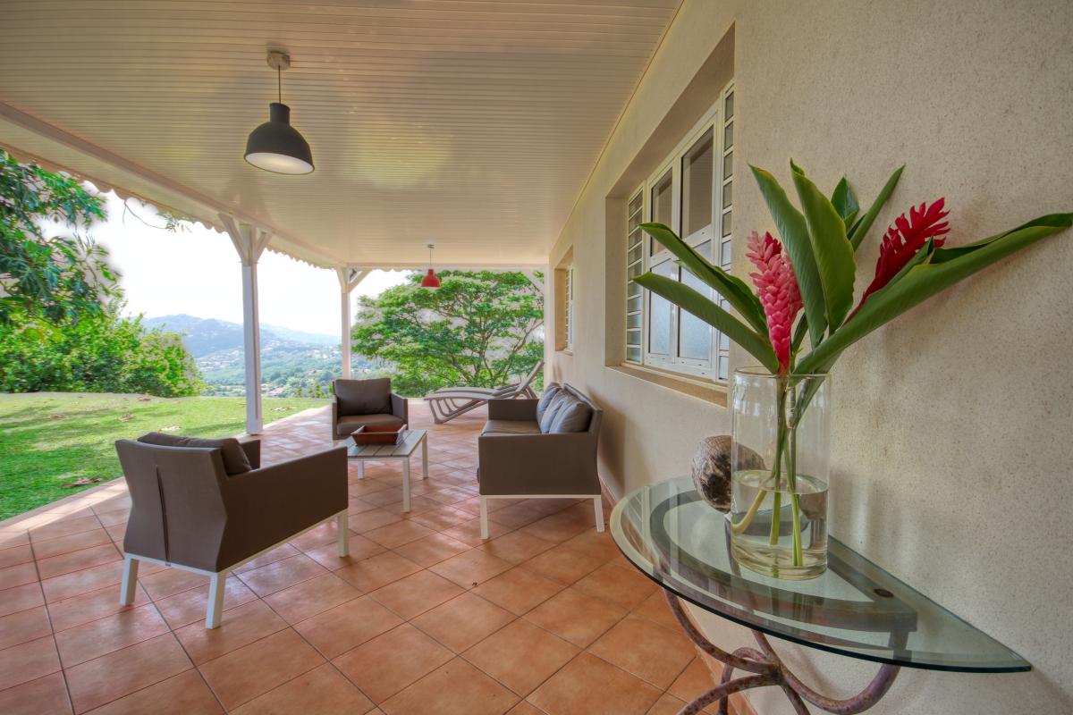 location villa de standing martinique piscine vue mer terrasse salon