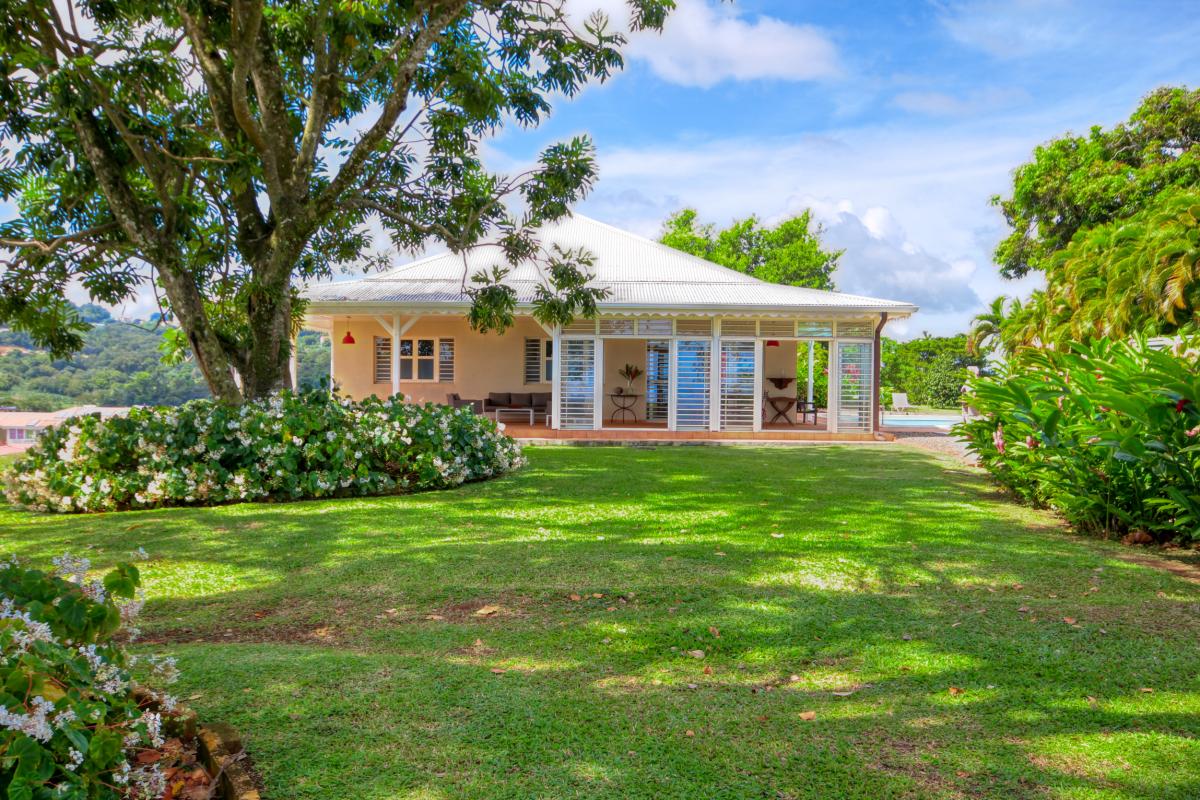 location villa de standing martinique piscine vue mer vue ensemble 