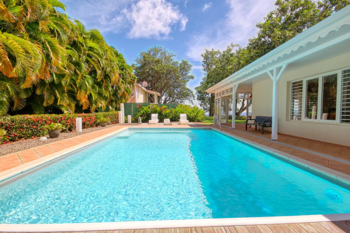 location villa de standing martinique vue mer piscine 2