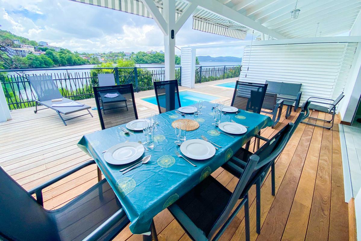 location de villa 5 personnes Martinique vue mer et piscine vue terrasse