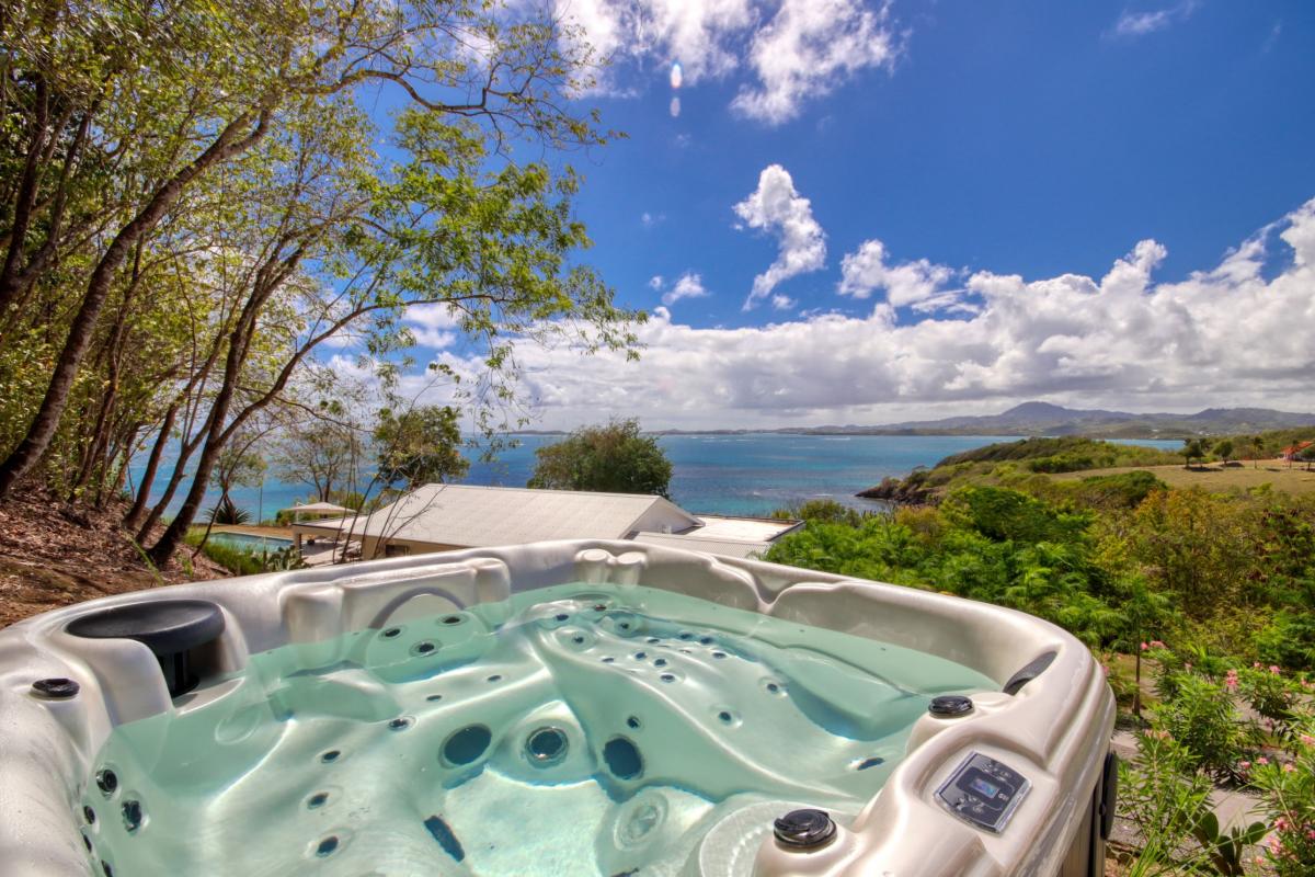 location de villa martinique vue mer bungalow jacuzzi 
