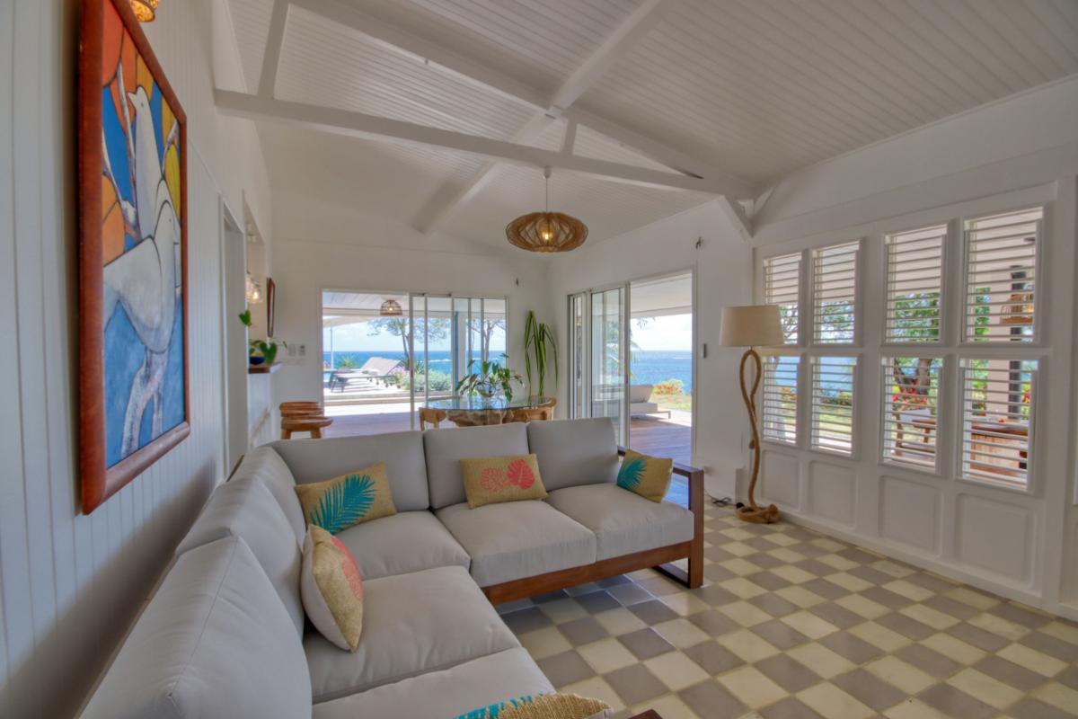 location villa de luxe 8 personnes vue séjour.jpg