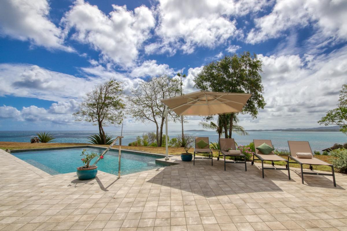 piscine villa de luxe vue mer Martinique.jpg