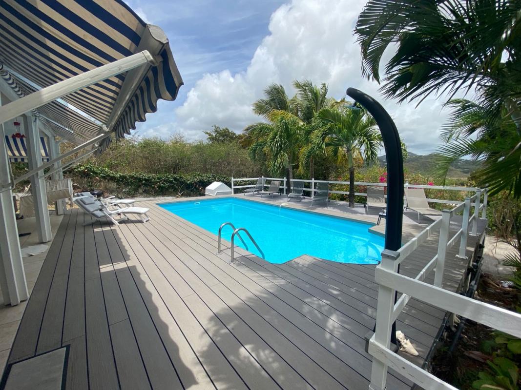 Location de villa de standing Sainte Anne 6 personnes vue piscine 2