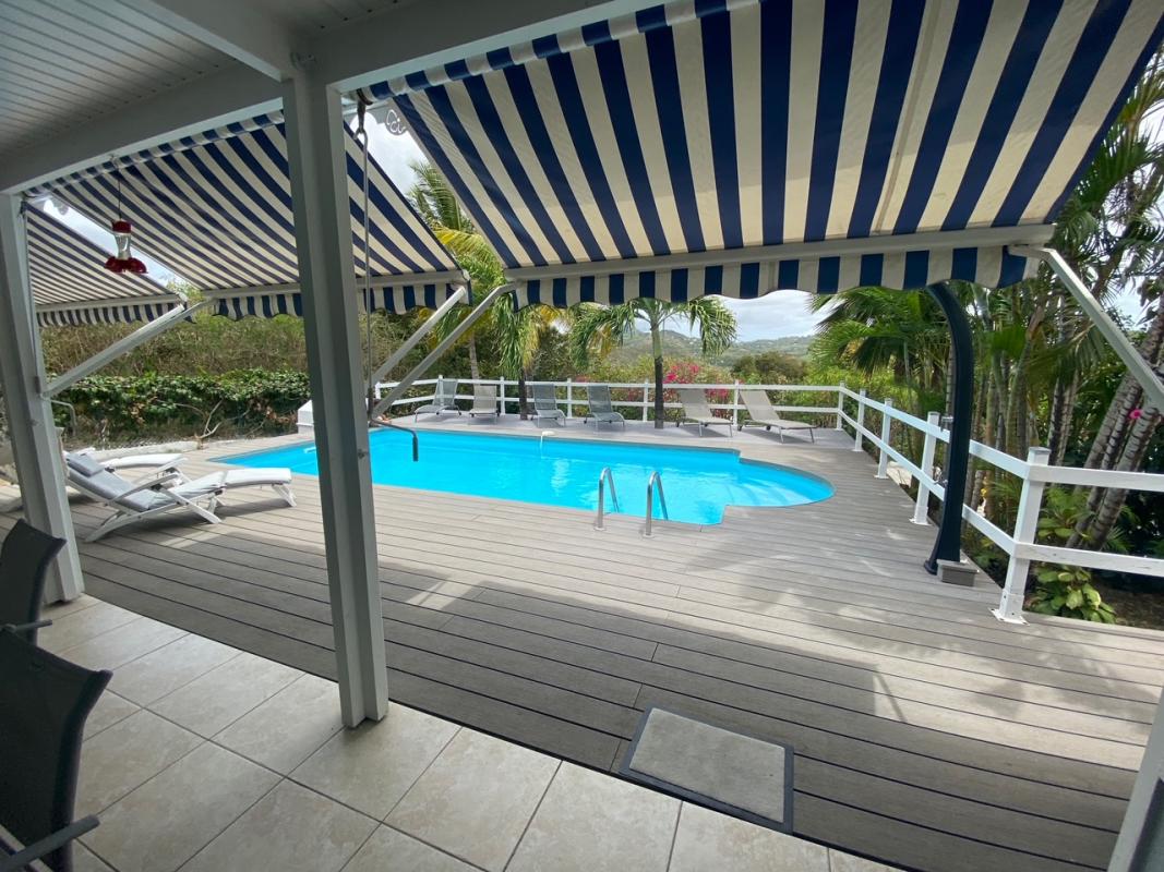 Location de villa de standing Sainte Anne 6 personnes vue piscine 3