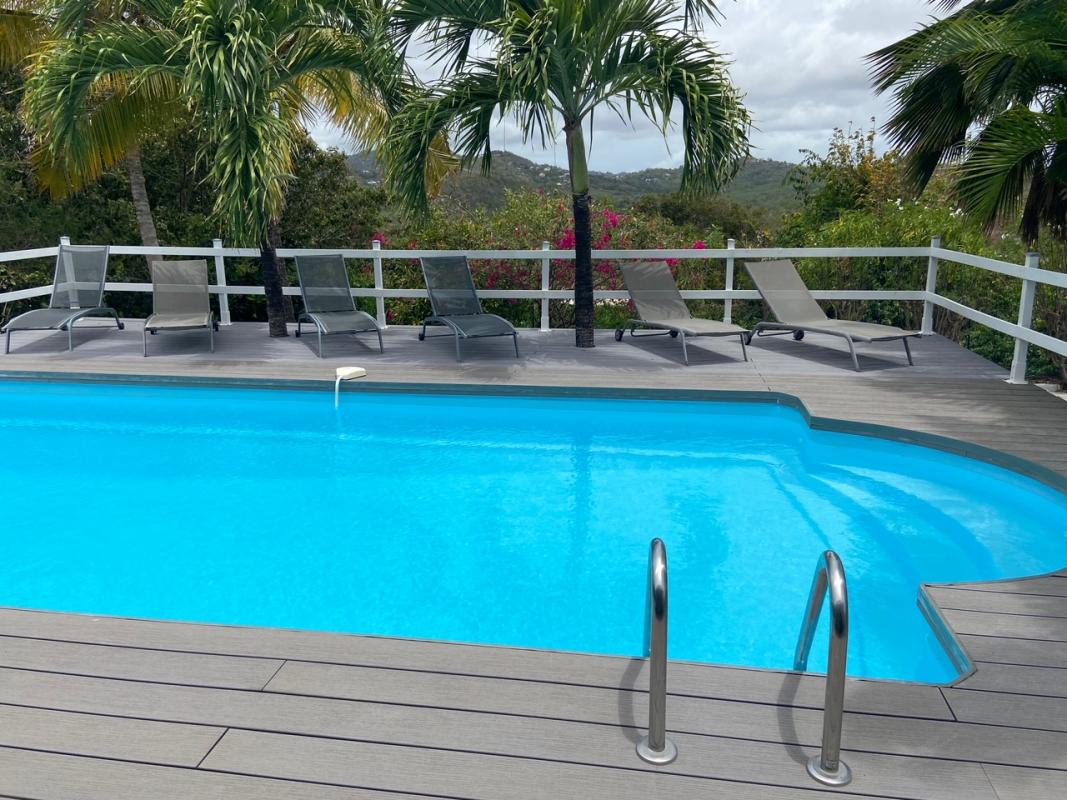 Location de villa de standing Sainte Anne 6 personnes vue piscine 4