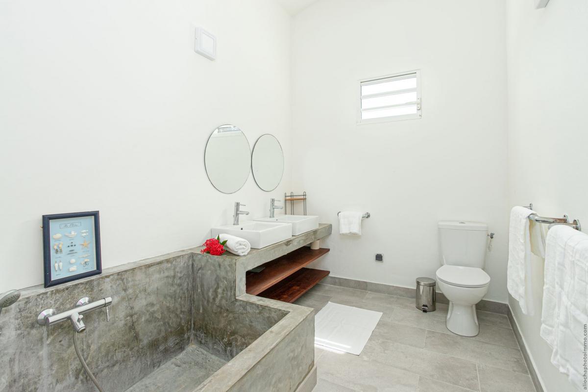 Location villa martinique sainte anne salle d'eau 2