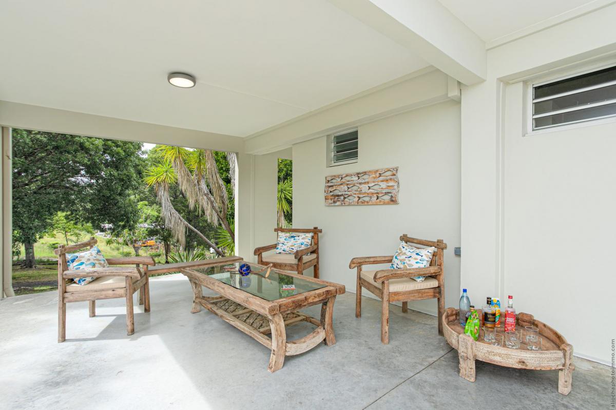 Location villa martinique sainte anne salon terrasse vue jardin