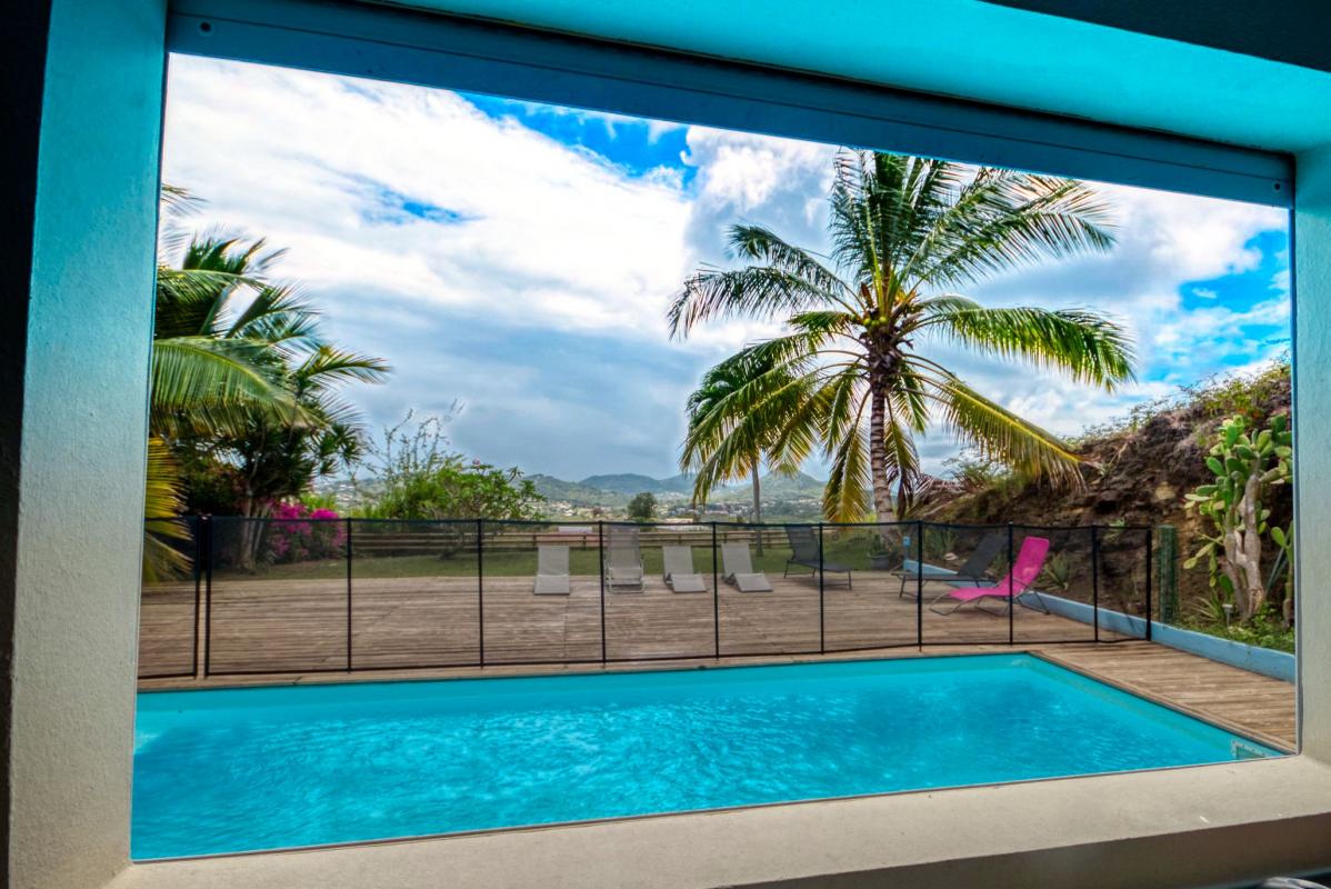 location villa de standing 12 personnes avec piscine à Sainte Anne Martinique cuisine vue