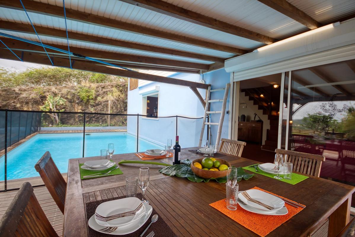 location villa de standing 12 personnes avec piscine à Sainte Anne Martinique terrasse