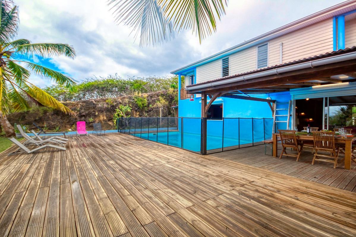 location villa de standing 12 personnes avec piscine à Sainte Anne Martinique vue d'ensemble 2