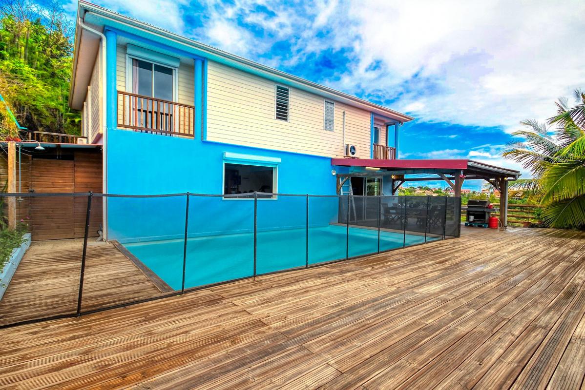 location villa de standing 12 personnes avec piscine à Sainte Anne Martinique vue d'ensemble 3