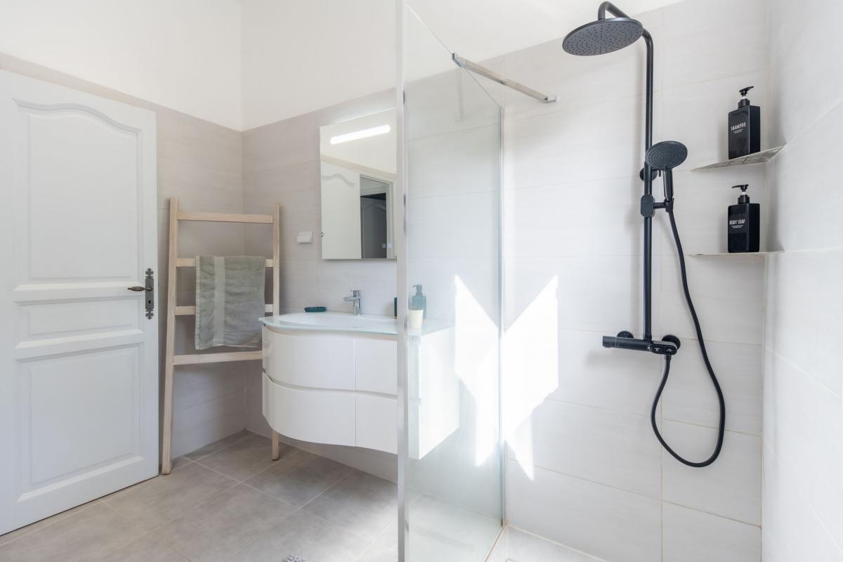 location villa 6 personnes piscine et vue mer - salle d'eau 2