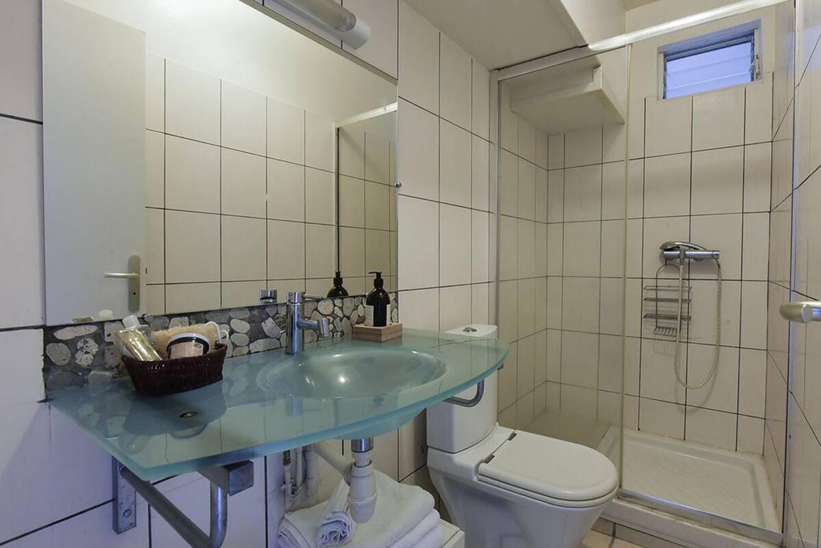 16 location-villa-sainte-luce-martinique_salle d eau commune