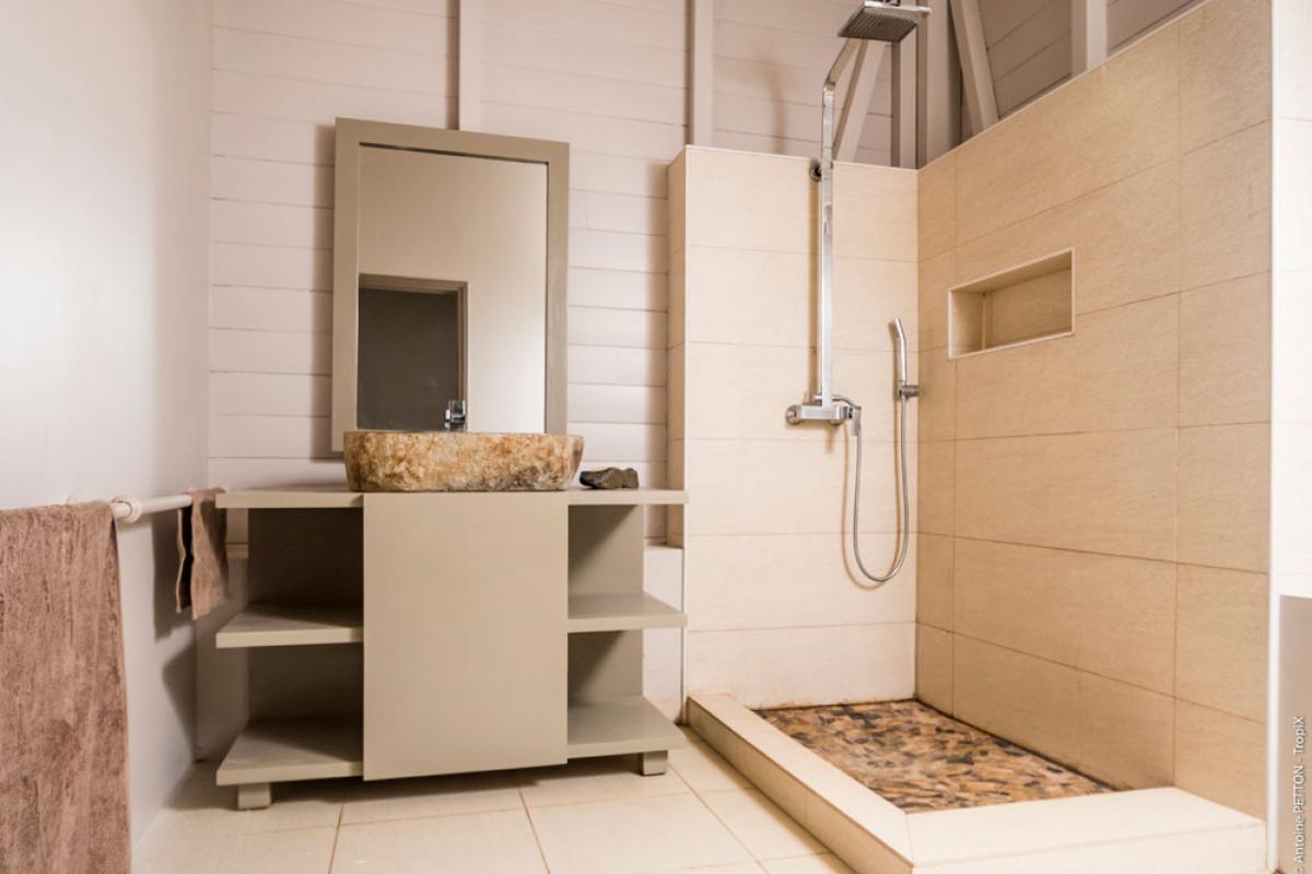 Salle d'eau Chambre 2