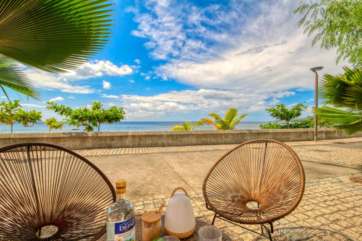  location villa 8 personnes martinique les pieds dans l'eau terrasse3