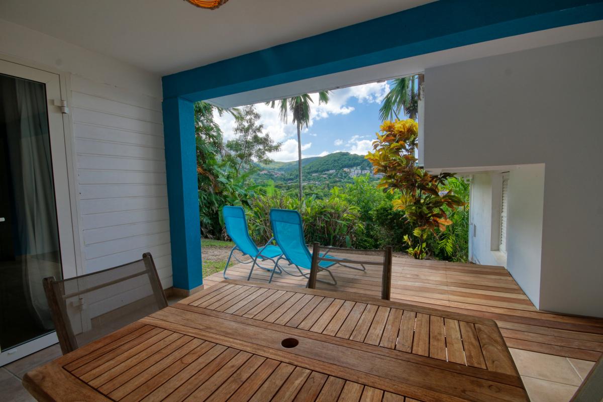 villa de standing piscine Trois Ilets Vue mer terrasse bas