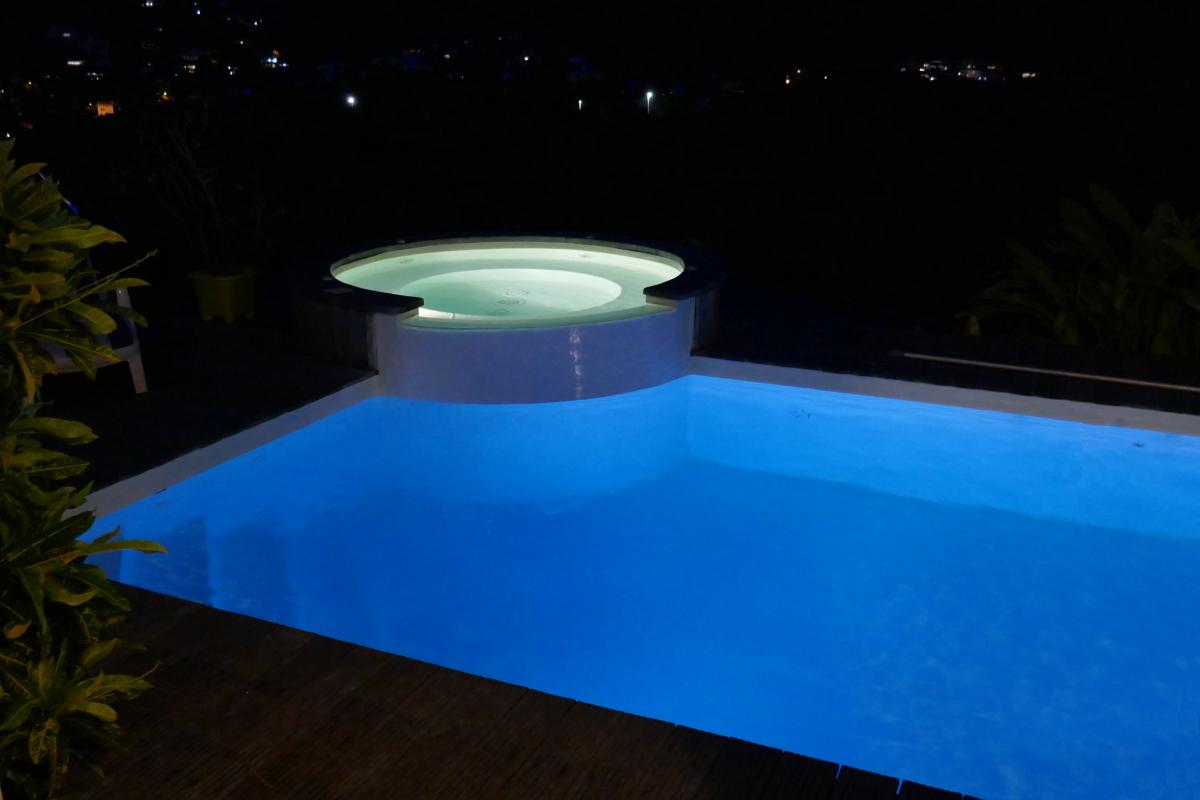 Location Martinique - piscine nuit