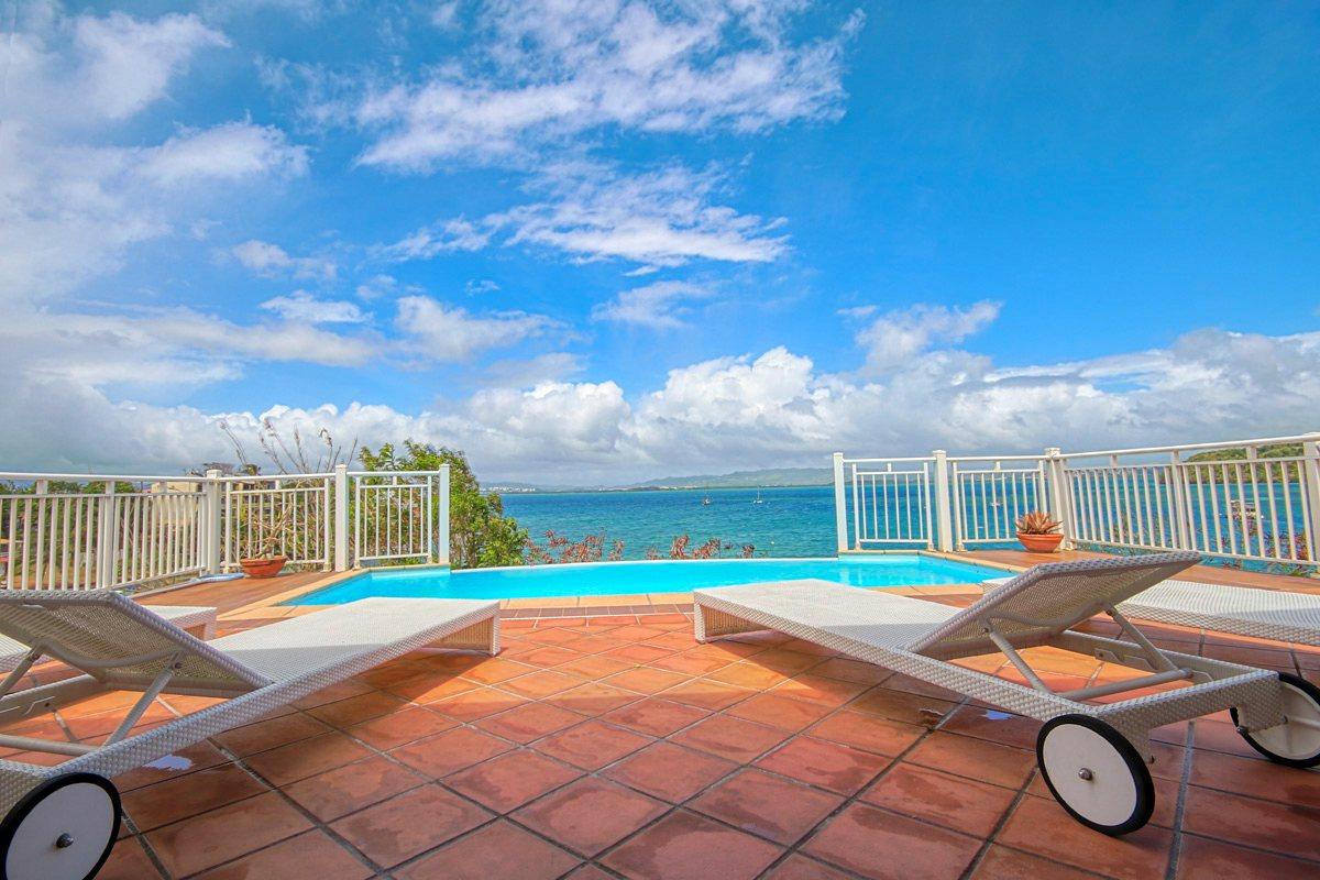 Location villa Martinique - Piscine et vue mer