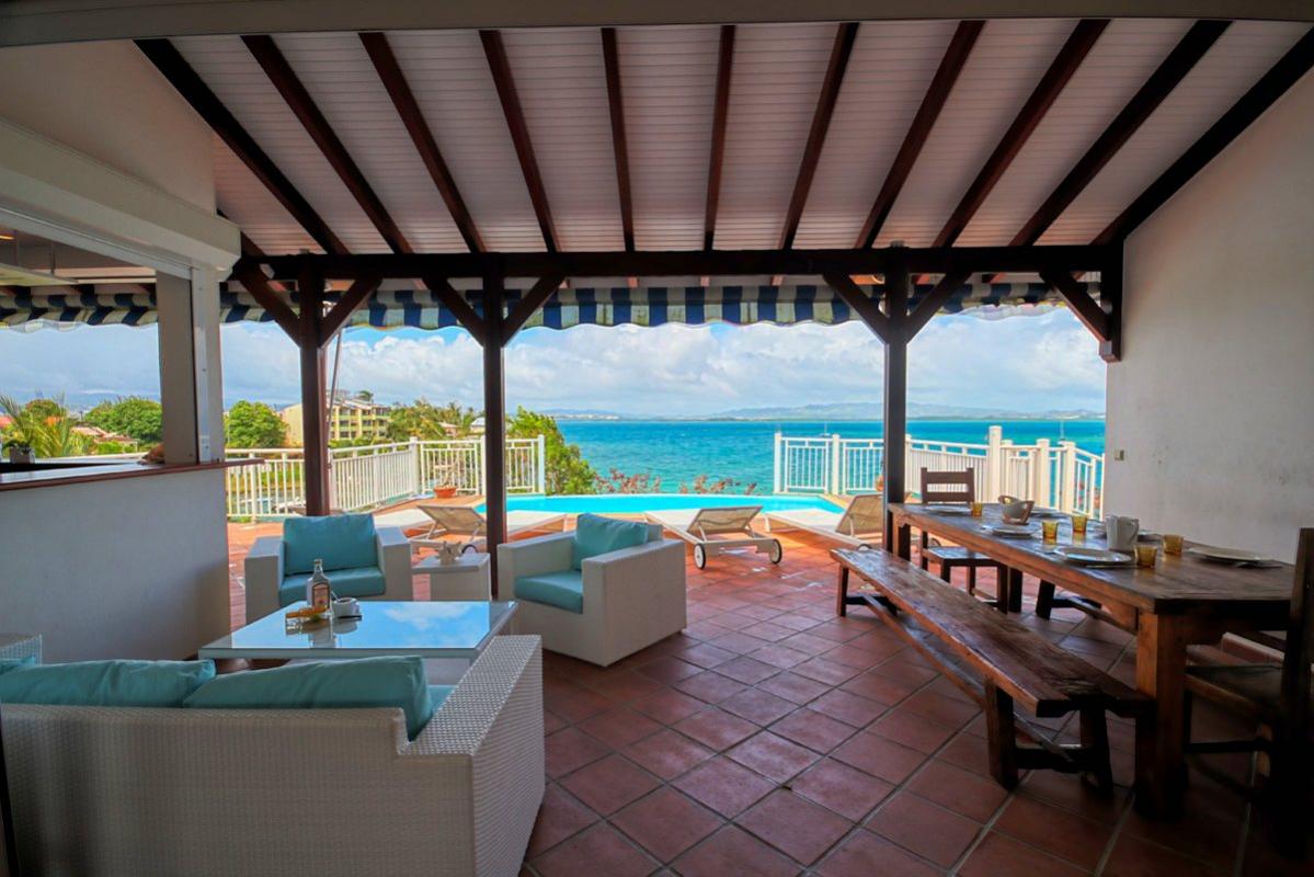 Location villa Martinique - Terrasse et vue mer