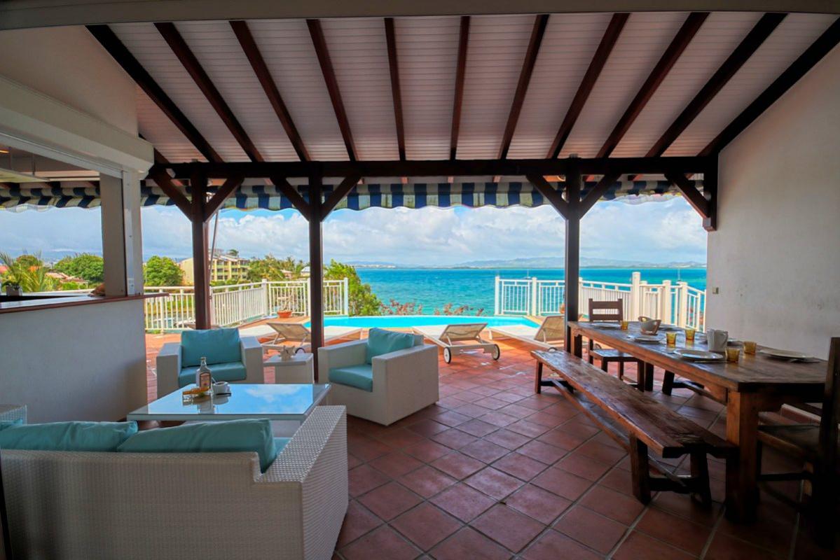 Location villa Martinique - Terrasse et vue mer