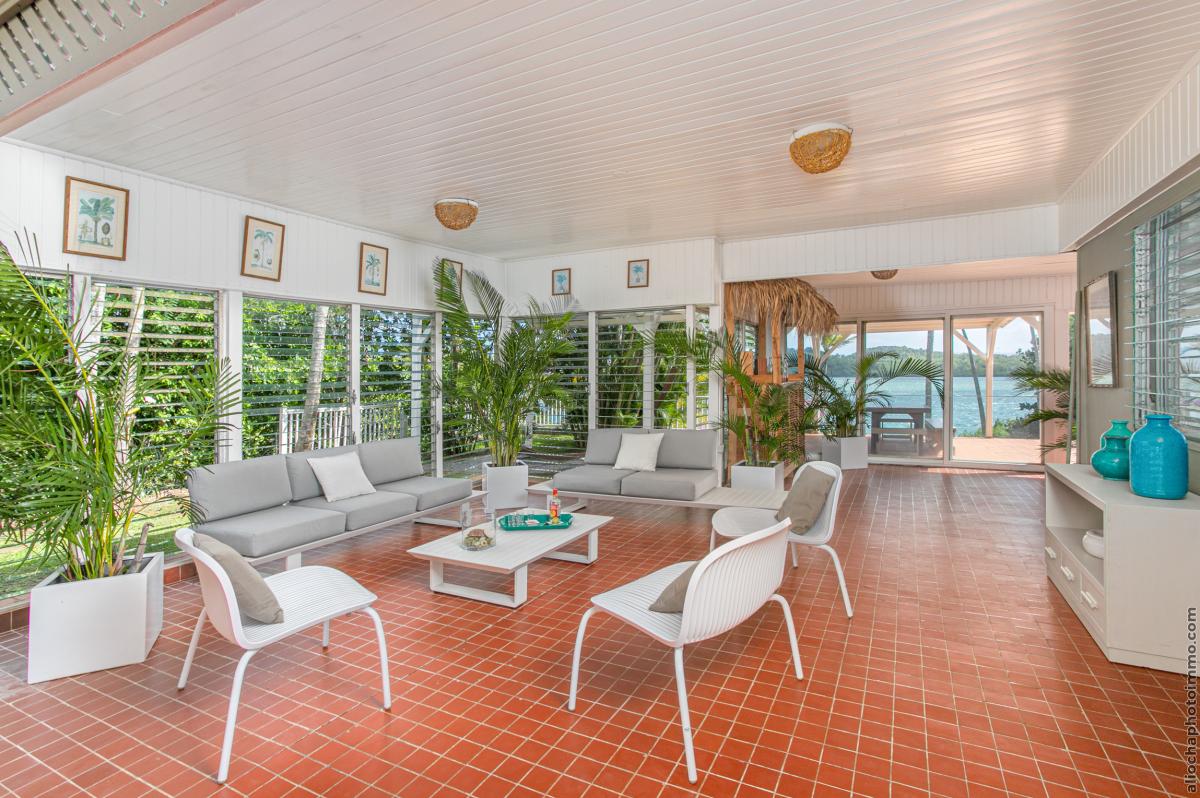 Villa d'exception Pointe du Bout Ponton privé Trois ilets Piscine pieds dans l'eau ponton privé Martinique