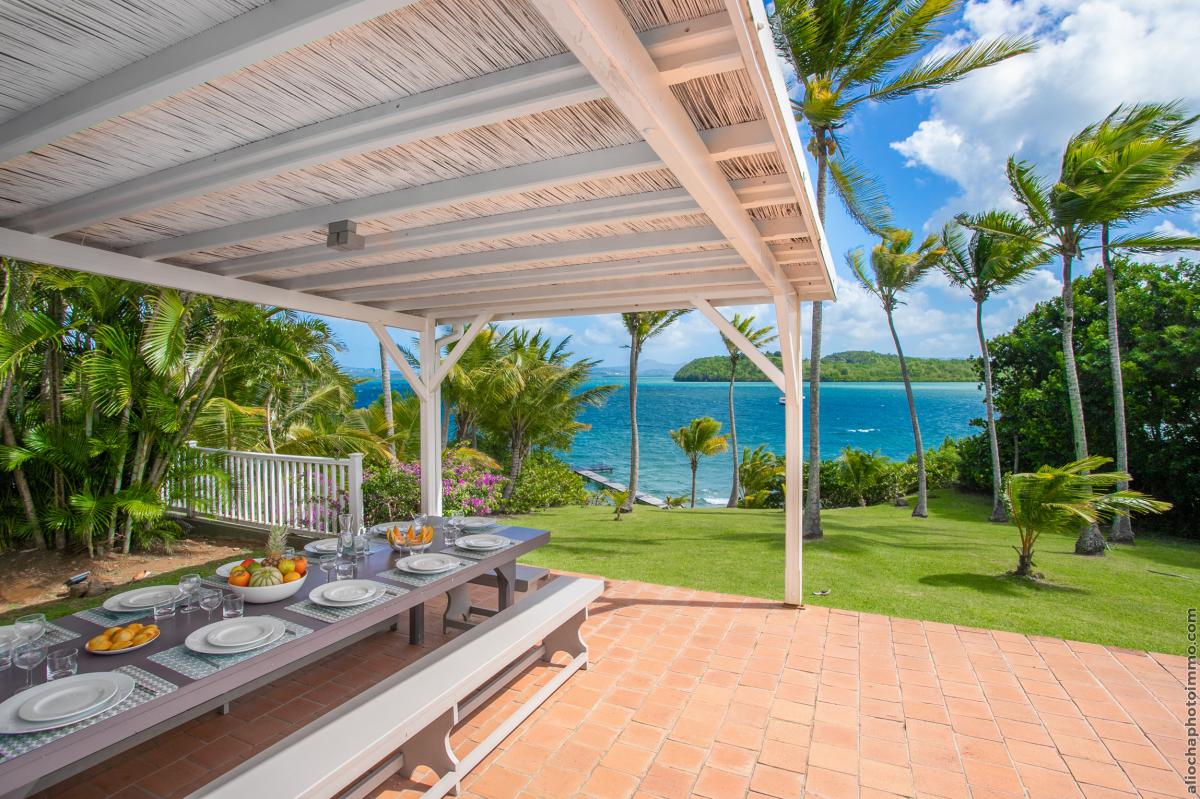 Villa d'exception Pointe du Bout Ponton privé Trois ilets Piscine pieds dans l'eau ponton privé Martinique