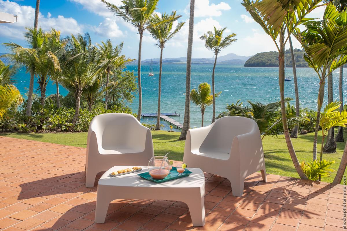 Villa d'exception Pointe du Bout Ponton privé Trois ilets Piscine pieds dans l'eau ponton privé Martinique