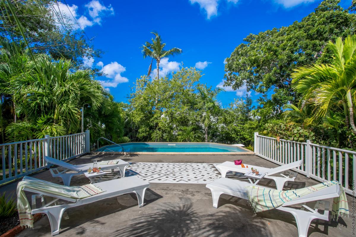 Villa d'exception Pointe du Bout Ponton privé Trois ilets Piscine pieds dans l'eau ponton privé Martinique