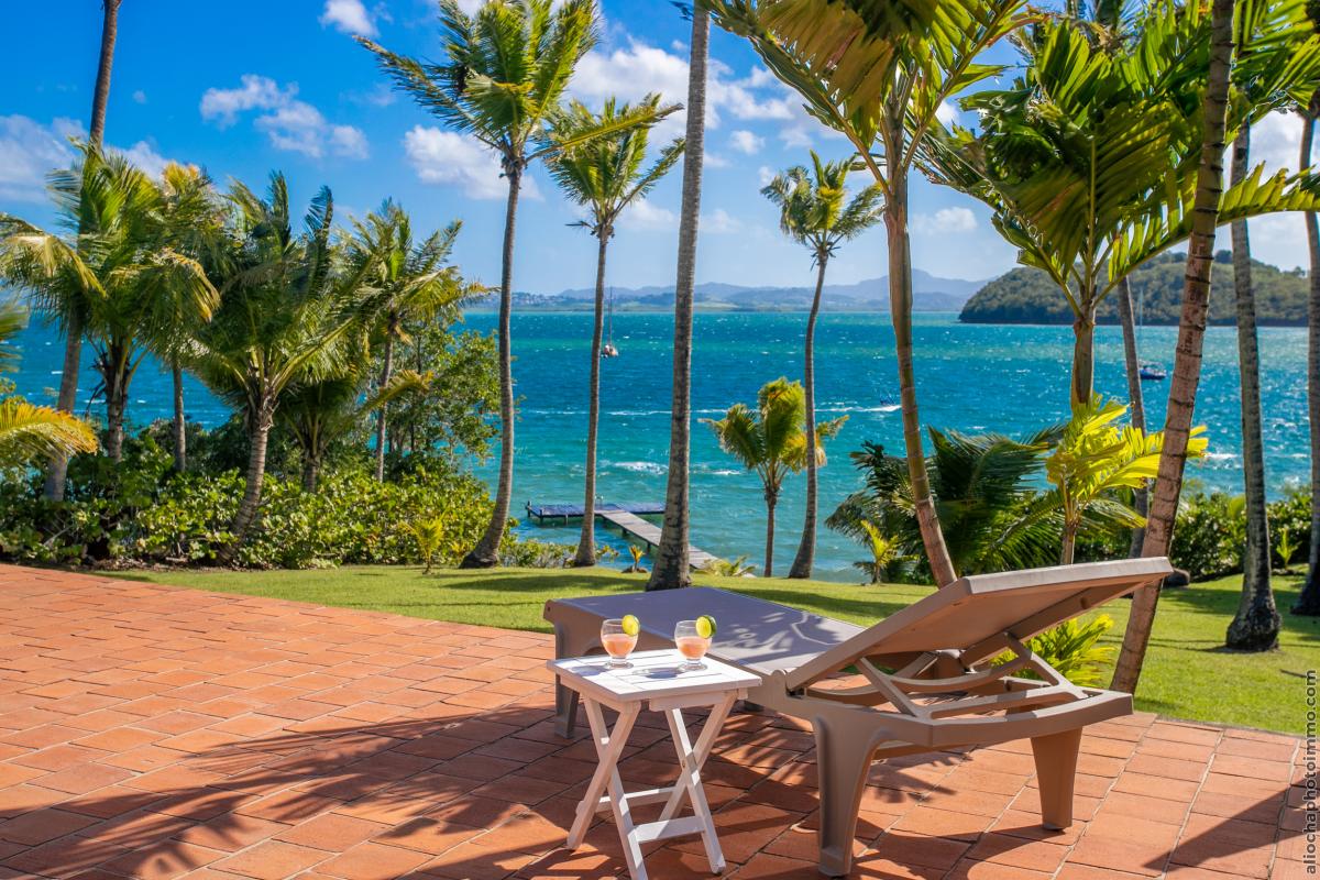 Villa d'exception Pointe du Bout Ponton privé Trois ilets Piscine pieds dans l'eau ponton privé Martinique