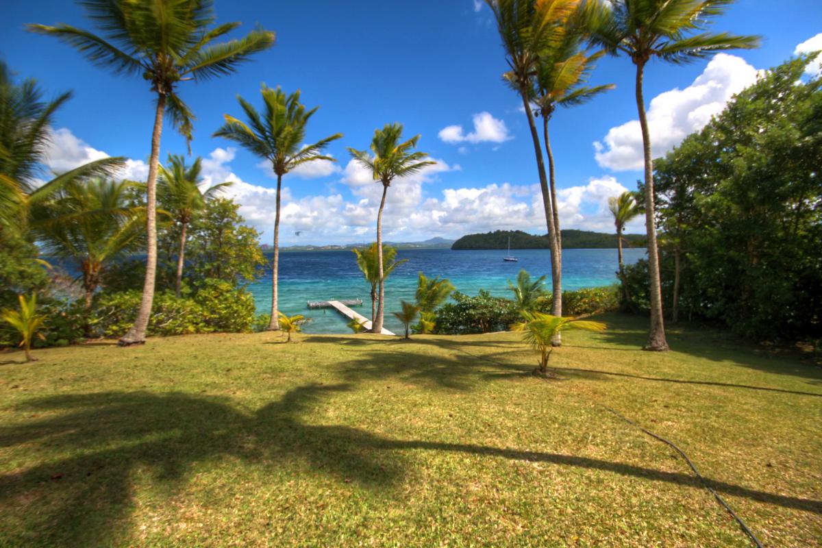 Villa d'exception Pointe du Bout Ponton privé Trois ilets Piscine pieds dans l'eau ponton privé Martinique