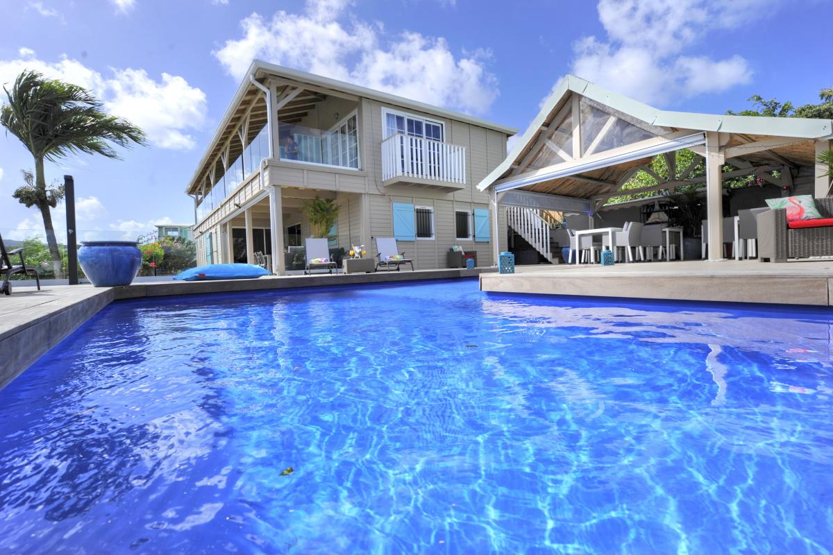 MQTI41 villa grand luxe au Trois Ilets avec piscine vue mer et  bateau  monocoque Martinique