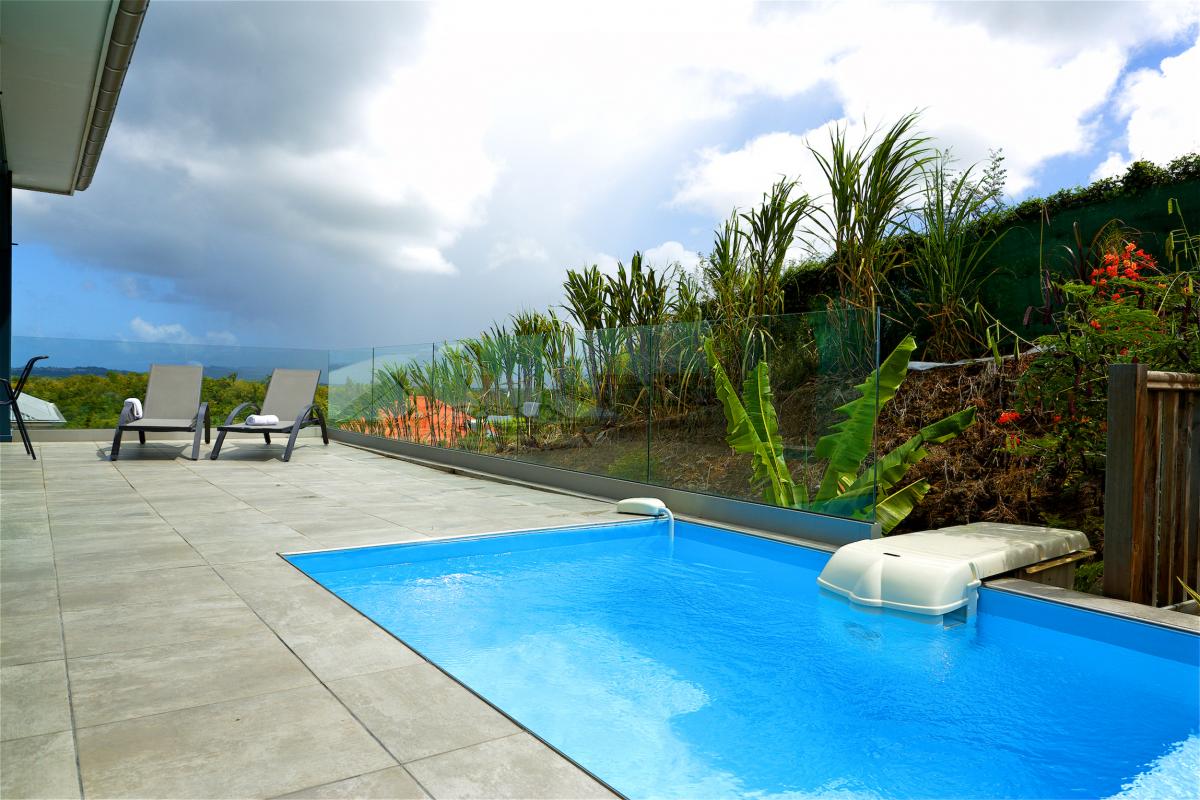 MQTI46 appartement de standing piscine vue mer Trois Ilets Martinique