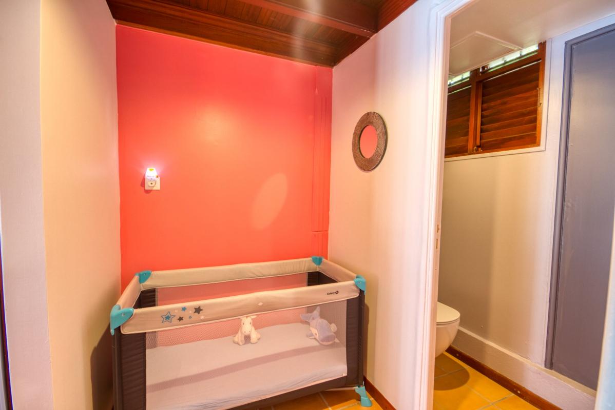 location villa martinique chambre 2 avec espace lit bébé