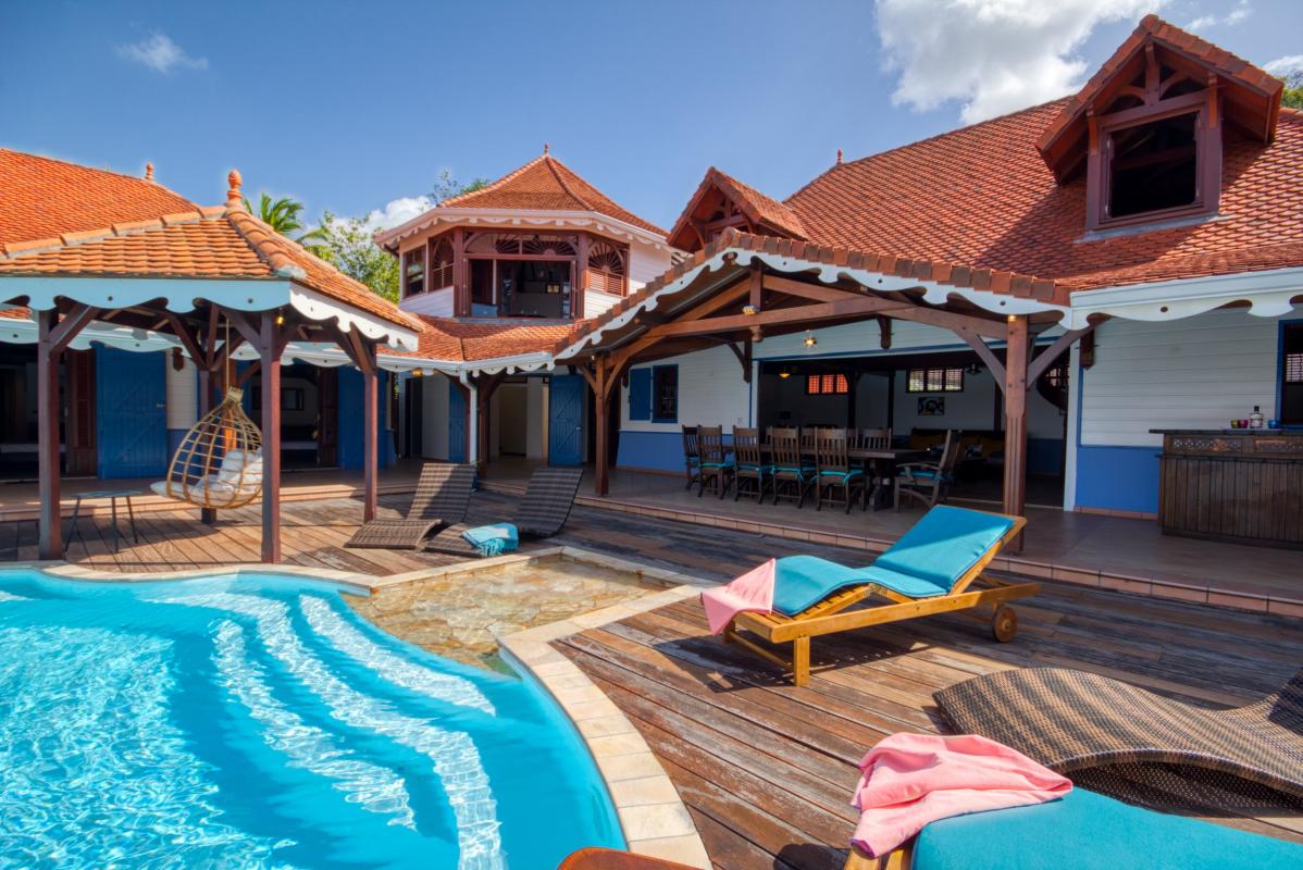 location villa martinique vue d'ensemble avec piscine vue 2