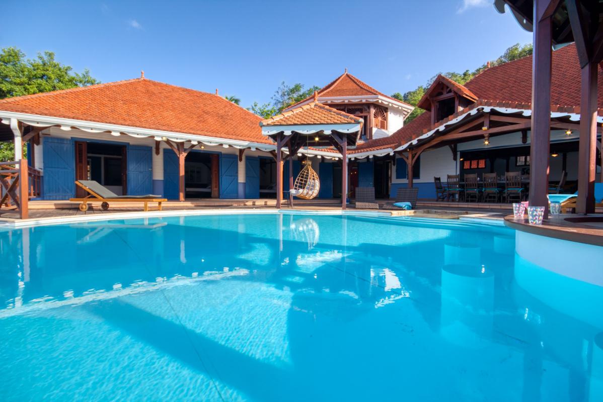 location villa martinique vue d'ensemble avec piscine
