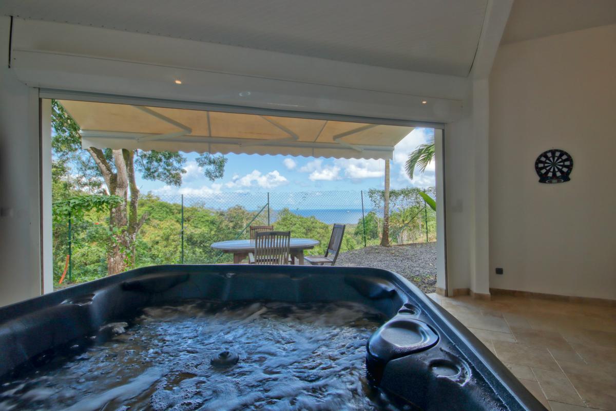 location villa de luxe martinique vue mer piscine salle de jeux jacuzzi