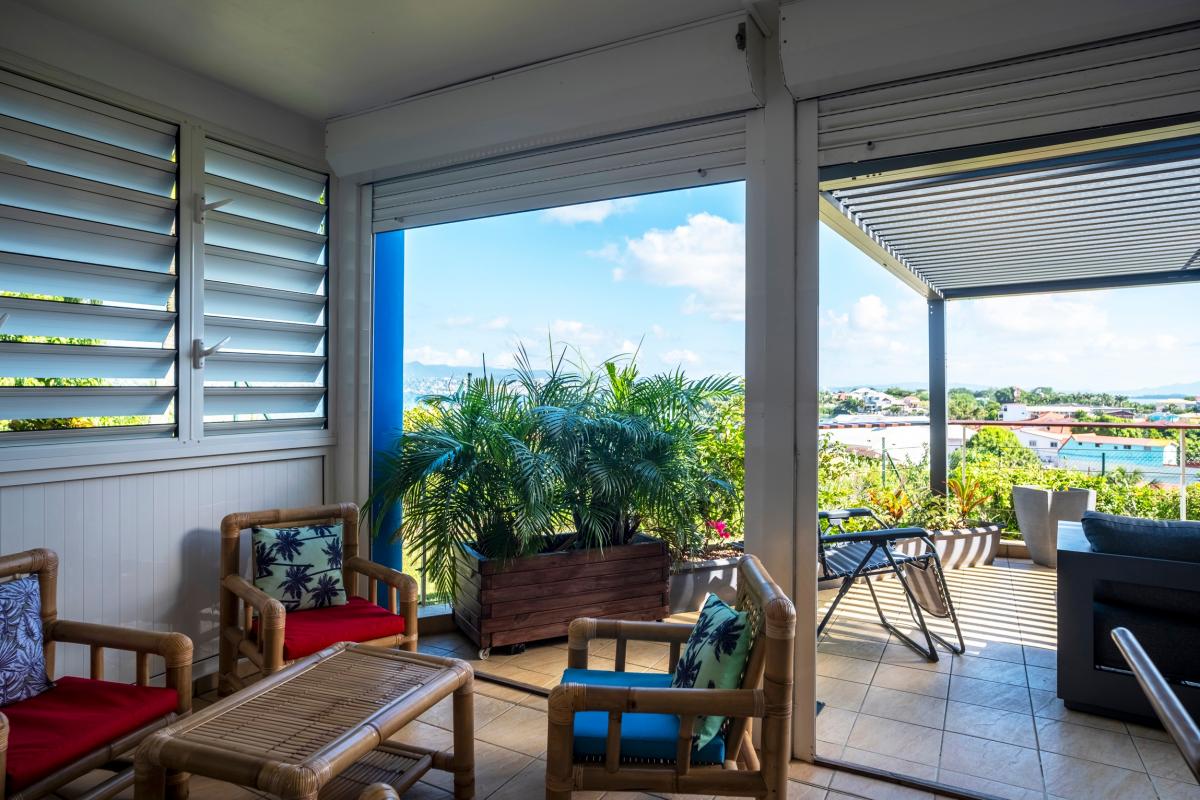 location villa martinique - séjour et terrasse