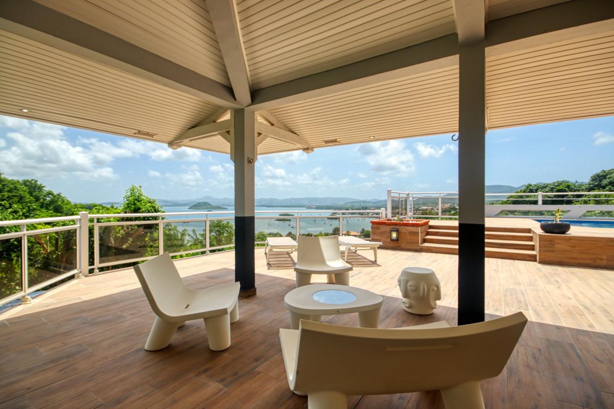 Villa luxe Martinique - Salon exterieur face à la mer