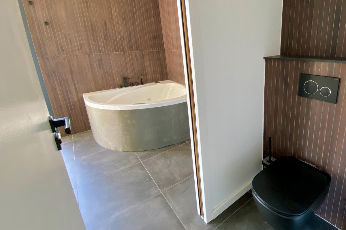 25 Location-villa-martinique_-Salle-d'eau-etage-r1