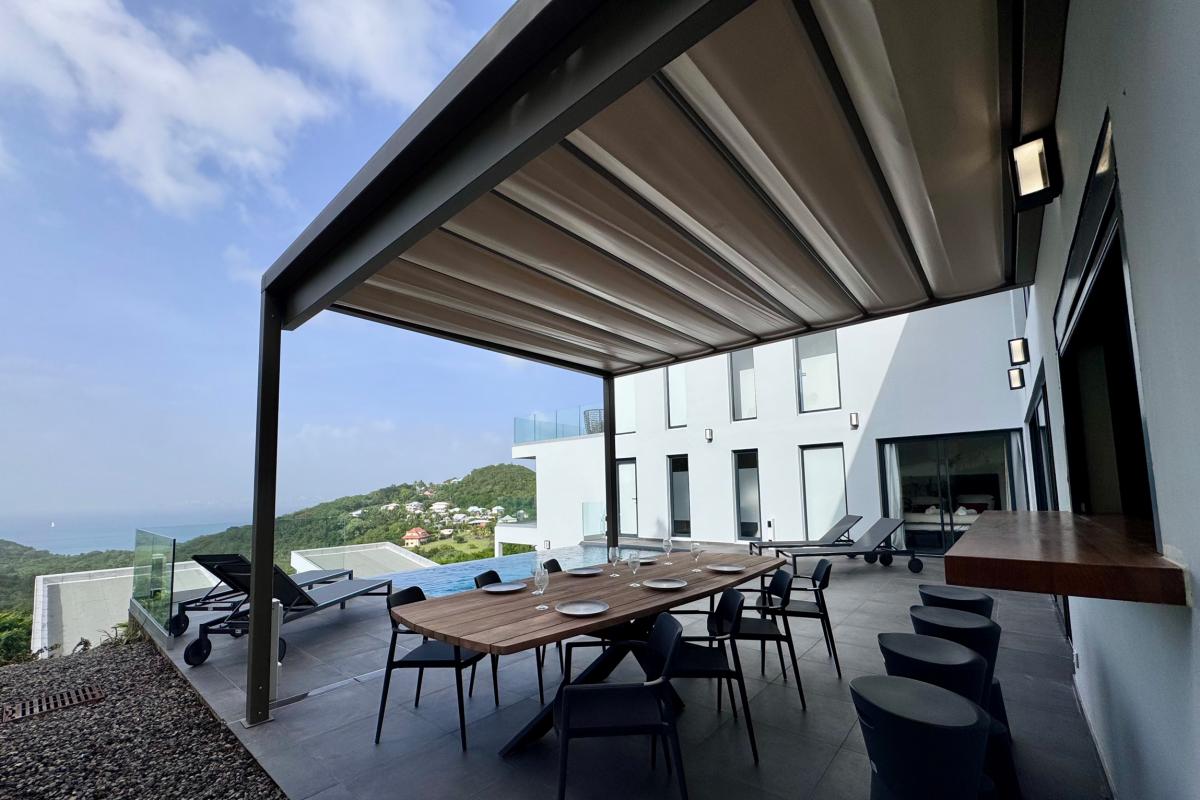 3 Location-villa-martinique- Terrasse et espace repas exterieur