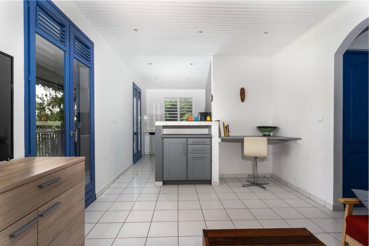 Villa piscine privée Trois Ilets Martinique - Séjour et espace travail