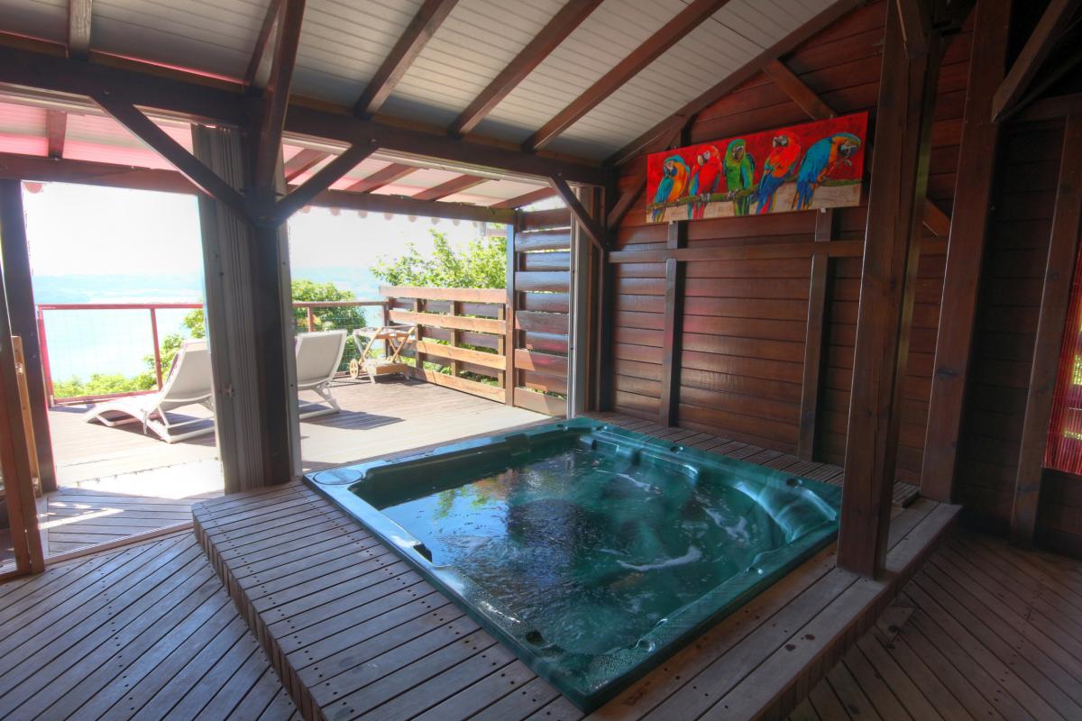 MQTR01 villa avec piscine jacuzzi vue mer tartane caravelle trinité martinique vue mer avec jacuzzi