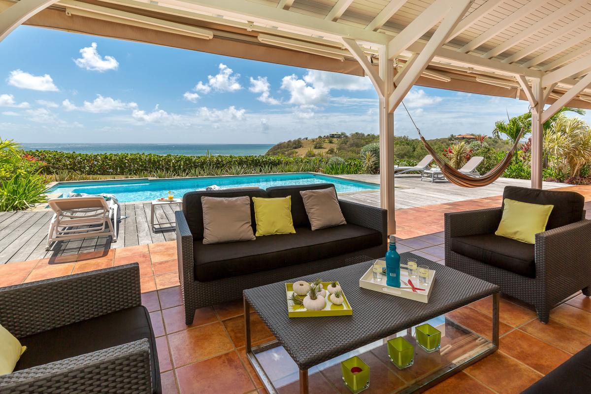 Location villa de luxe avec piscine et large vue mer