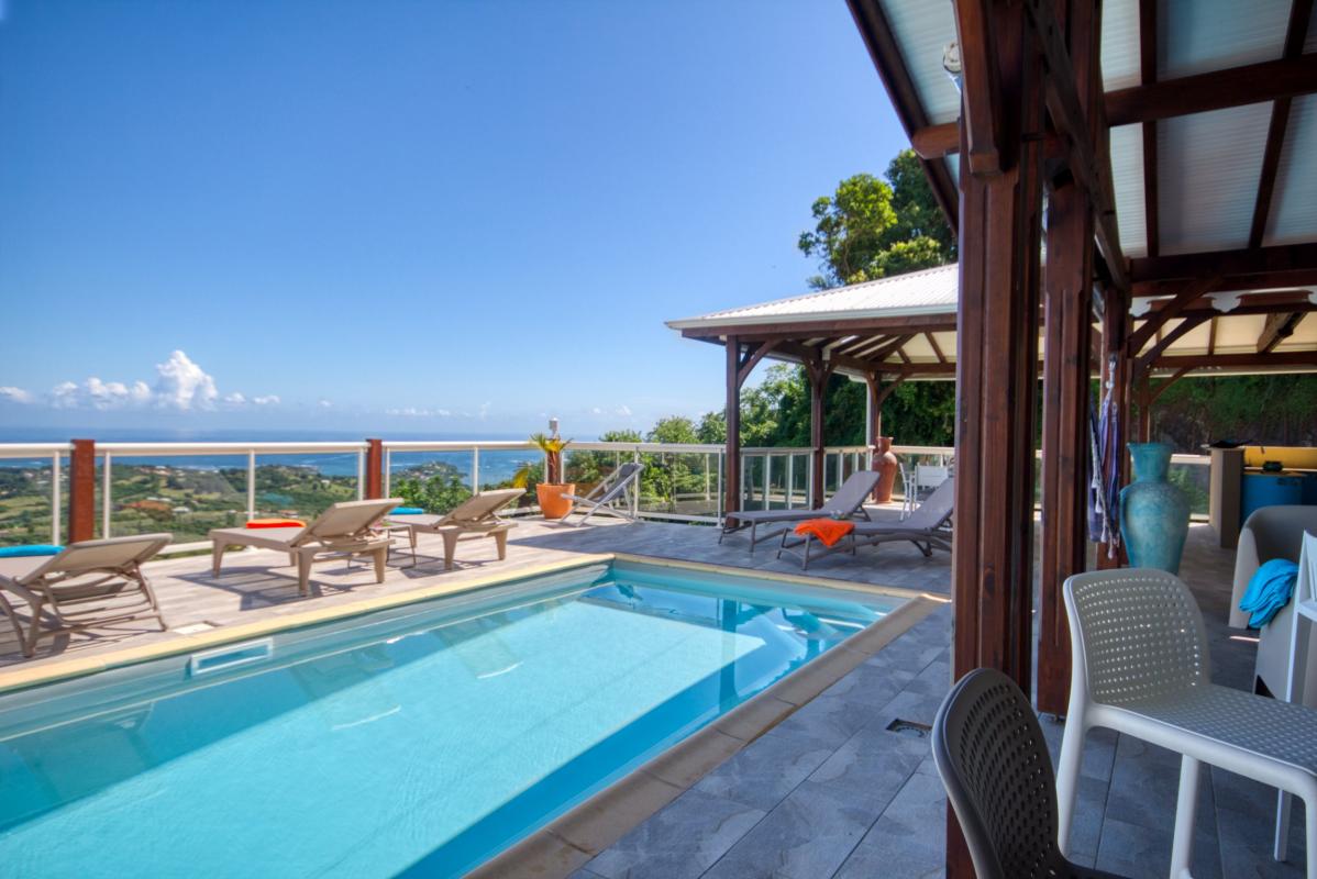 Location villa de luxe Martinique piscine vue mer entree